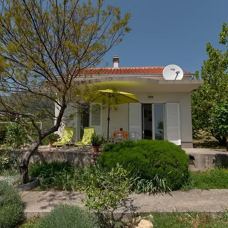 Flower House بيت للعطل *