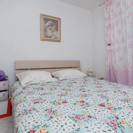 بيت للعطل Flower House